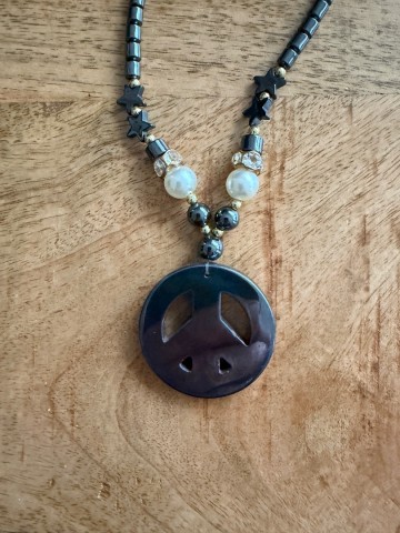 Hematiet ketting vredesteken