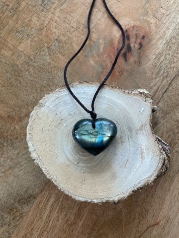 Labradoriet hart hanger