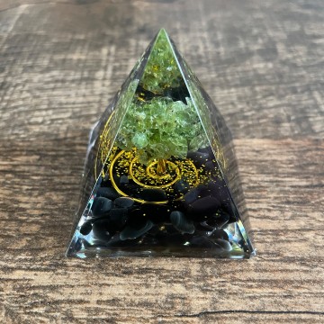 Orgonite pyramide green obsidiaan